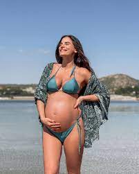 Ποια είναι η ηλικία της χριστίνας μπόμπα; Xristina Mpompa Bolta Me Files Sth 8alassa H Fwto Ths Egkymonoysas Me Mpikini Gossip Tv Gr