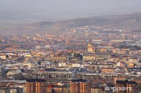 Opened on 27 april 1924, it is currently the third oldest football stadium in the spanish professional football, behind el molinón and mestalla. Fototapete Panorama Der Innenstadt Von Vitoria Spanien Pixers Wir Leben Um Zu Verandern