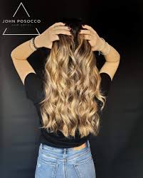 Le nuance del cioccolato sono davvero tante e può essere difficile scegliere quella più adatta per i nostri capelli. Colore Capelli 2021 Cioccolato Caramello E Miele I Piu In Voga Del Momento John Posocco Salon