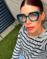 So which frame suits Tara best ?