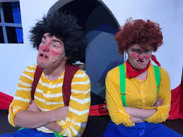 Innafor dei særs tronge rammene som er gitt, har ho greidd å lage ein burlesk, artig og tidvis litt absurd framsyning som gir minst like mye til dei vaksne i salen som til. Nittedal Teater I Dag Spiller Vi Karius Baktus Pa Facebook