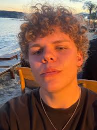 Hi there An Australian visiting canda (have a work permit) looking to move  to Fernie and wondering if there is a room, house sit ,live in job  available ? Also seeking a