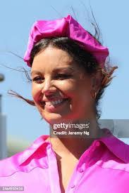 Yvonne Okeefe's Instagram, Twitter & Facebook