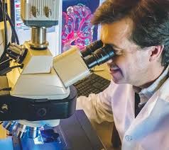 EXPLIQUER LA COMPLEXITÉ DE LA DYSTONIE