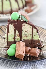 After the main event on christmas day, keep the show rolling on with one of these stunning desserts. Peppermint Christmas Ice Cream Cake Bake Play Smile