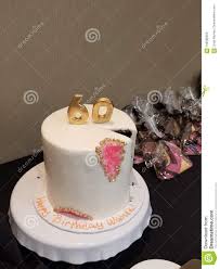 Geburtstag tischdekoration zum geburtstag selbst gemacht. Glucklicher 60 Geburtstags Kuchen Stockbild Bild Von Geburtstag Vanille 108590625
