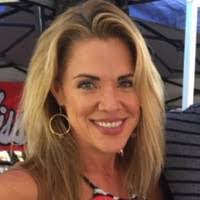 Shelly Eaton's Instagram, Twitter & Facebook