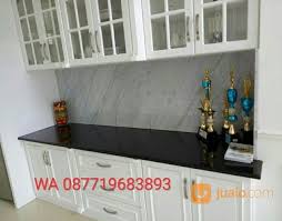 Beri sedikit sentuhan warna merah, yang membuat tampilan dapur jauh dari kesan membosankan. Harga Meja Granit Dapur Hitam Polos Tangerang Selatan Jualo