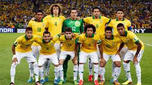 Dans La Chambre Il Y A Un Poster De L Equipe De Bresil J Aime Luiz Gustavo Et Neymar Neymar Bresil Poster