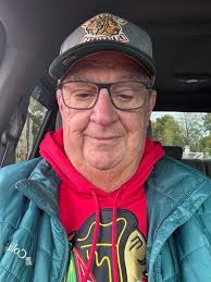 Wanted to introduce myself. My name is Tyler, im 36 and live in Roy Utah.  Im a tow truck driver and love what I do. I'd like to find a woman close