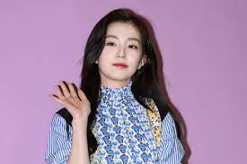 Irene, 2009 tarihinde sm entertainment bünyesinde stajyerliğe başlamıştır ve 2014 tarihinde 'red velvet' üyesi olarak çıkış yapmıştır. Red Velvet S Irene Apologizes Over Fashion Editor Bullying Controversy Paper