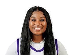 Grace Booth's Instagram, Twitter & Facebook