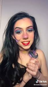 This Tiktoker S Disney Themed Makeup Is Truly Magical Creative Makeup Looks Disney Makeup Beauty Videos