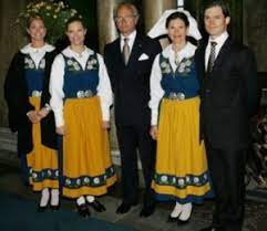 Det blev en brokig klädkavalkad när de. I Folkdrakt Ser Man Ut Som Ett Fan Gyllenkam