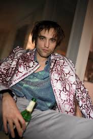 Ia bermain sebagai edward cullen dalam … Robert Pattinson In Quarantane So Irre Ist Sein Foto Shooting Fur Gq Gq Germany