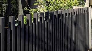 Dalam memilih pagar rumah kita juga harus memperhatikan beberapa elemen yang berdekatan. 8 Desain Pagar Besi Hollow Minimalis Dan Cantik Rumahlia Com