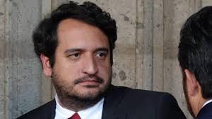 💥 Eso de tener escoltas no es muy austero que digamos... 'Andy' López  protagoniza nuevo desencuentro con Sheinbaum por retiro de sus escoltas  personales 👉 https://url-shortener.me/7U8Y