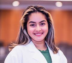 Lauren Gomes's Instagram, Twitter & Facebook