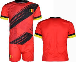 Nadien wordt de nationale ploeg voorzien van een nieuwe outfit. Bol Com Het Belgisch Voetbalelftal De Rode Duivels Belgie Replica Voetbal Tenue T Shirt