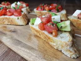 Schnell Lecker Kalorienarm Einfache Zubereitung Das Rezept Zum Zweierlei Bruschetta Italienische Vorspeis In 2020 Italienische Vorspeisen Bruschetta Vorspeise