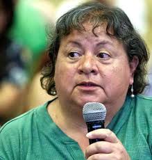 Juan Cristóbal Romero presenta Re-versos de Isabel Araya