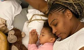 The tennis star took to social media on monday to show her fans her morning routine. Watch Serena Williams Gives Beauty Tutorial To Daughter Olympia Essentiallysports