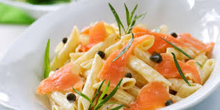 Trasferire i pomodorini nella padella e cuocerli per circa 5 minuti. I Trucchi Per Fare In Casa Le Penne Al Salmone Piu Buone Della Tua Vita