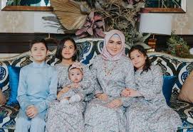 Former federal minister in charge of urban wellbeing, housing & local govt and economic planning unit. Saya Tetap Minta Maaf Dengan Anak Anak Hasilnya Anak Jadi Pemaaf Lembut Hati Vie Shantie Kongsi Pengalaman Pa Ma