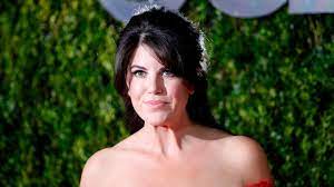 Monica lewinsky leaves court 20 august after testifying before a grand jury investigating us president clinton. Monica Lewinsky Sturmt Nach Frage Zu Bill Clinton Von Der Buhne Stern De