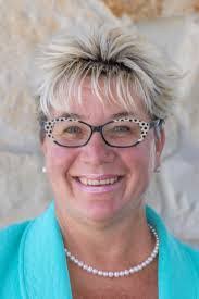 Estella Abbott's Instagram, Twitter & Facebook