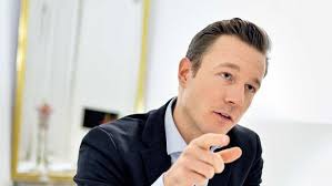 Gernot blümel is an austrian politician of the austrian people's party. Gernot Blumel Uber Die Eu Weniger Aber Effizienter Profil At