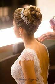 24 Ideas For Hair Updos Bun Beautiful Hair In 2020 Wedding Hairstyles With Crown Hairdo Wedding Wedding Hairstyles 2017