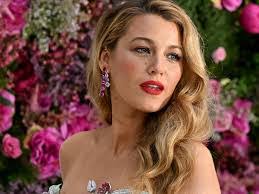 Lara Howard's Instagram, Twitter & Facebook