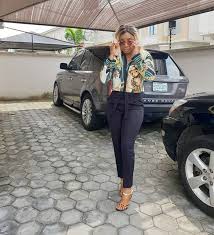 The 37 year old wants us to know she has couple of range rover suvs with one customized to taste. Petite Actress Iyabo Ojo Flaunts With Her Fleet Of Cars