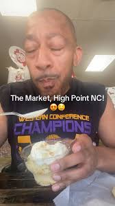 I’m obsessed with the cakes at The Market! Love the new Biscoff cake and  the Apple Dapple will forever hsve my ❤️. What’s your go to cake at Dot &  Pearls?