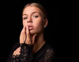 Elisa Kragerup 项目:: Photos, videos, logos, illustrations and branding ::  Behance