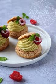 Choux Creme Legere A La Pistache Et Framboises Celinblog Un Blog 100 Gourmand Creme Patissiere Pistache Creme Pour Choux Recette Creme Patissiere
