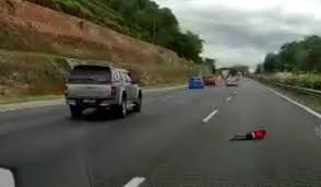 See also budak mengamuk ditahan polis tunggang motosikal tanpa topi keledar. Memandu Macam Setan Sampai Budak Tercampak Keluar Kereta Semasa Cari Infonet