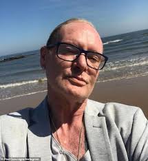 Nato a gateshead, in inghilterra, il 27 maggio del 1967, gascoigne entra nel mondo del pallone da bambino partendo dalle. Paul Gascoigne Is Set To Star On The Italian Version I M A Celebrity Readsector Female