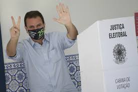 eˈdwaʁdu dɐ ˈkɔstɐ pɐjs , born 14 november 1969) is a brazilian politician who was the mayor of the city of rio de janeiro from 2009 to 2012 and. Paes Re Elected Rio De Janiero Mayor As Voters Ignore Olympic Corruption Claims