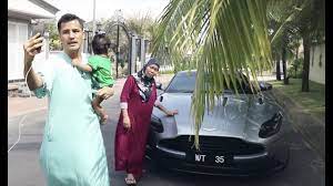Beliau mula terlibat dalam dunia perniagaan sejak berumur tujuh tahun sewaktu tinggal bersama neneknya di. Dato Aliff Teruja Dengan Kereta Mewah Austin Martin Tv Terlajak Laris Youtube