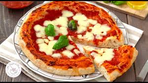 Preparate l'impasto della vostra pizza: Pizza In Teglia Fatta In Casa Senza Impasto