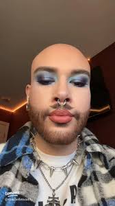 Creative Roach Makeup: Eye-Catching Eyeshadow Looks