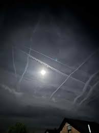 Zatamnjivanje Sunca i 5G – stvaranje umjetnog planeta? Zamisli da možeš  ugasiti Sunce. Ne u potpunosti, nego tek toliko da “spasiš planet”. Da  hladiš Zemlju reflektirajući Sunčeve zrake pomoću aerosola raspršenih visoko