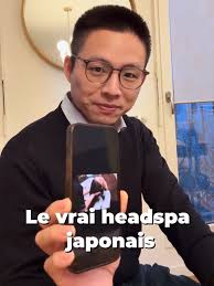 Je vais vous montrer le vrai headspa japonais. Oublions l’arche dorée, ça  n’existe pas chez les japonais. Mettons de côté les accessoires de massage  que vous avez achetés sur amazon, ça n’existe pas ...