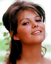 Claudia Cardinale, nata a Tunisi, aveva un legame speciale con la Sicilia  per via delle sue origini familiari. I suoi genitori, di cui il padre si  chiamava Francesco Cardinale e la madre