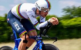 L'ecuadoriano re del giro d'italia 2019 stacca tutti a 6 km dal traguardo. 9bjmofhtunbyvm