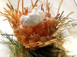 Gewurfelter Raucherlachs Im Kartoffelnest Rezept Raucherlachs Geraucherter Lachs Lachs