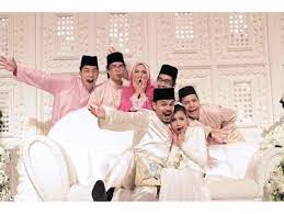 Jika ini kurang cocok silahkan pilih. Gambar Majlis Resepsi Yusry Kru Lisa Surihani Di Picc Gaun Perkawinan Gaun Pengiring Pengantin Pengiring Pengantin