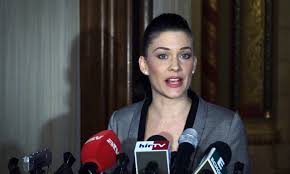 A budapesti corvin mátyás gimnáziumban érettségizett. Kuruc Info Demeter Marta Szep Csendben Kilepett Az Mszp Frakciobol Es A Partbol Megunta Hogy Csak Tulelesre Jatszanak
